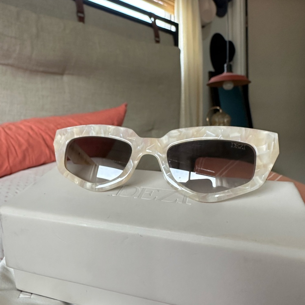 DEZI On Read Sunglasses